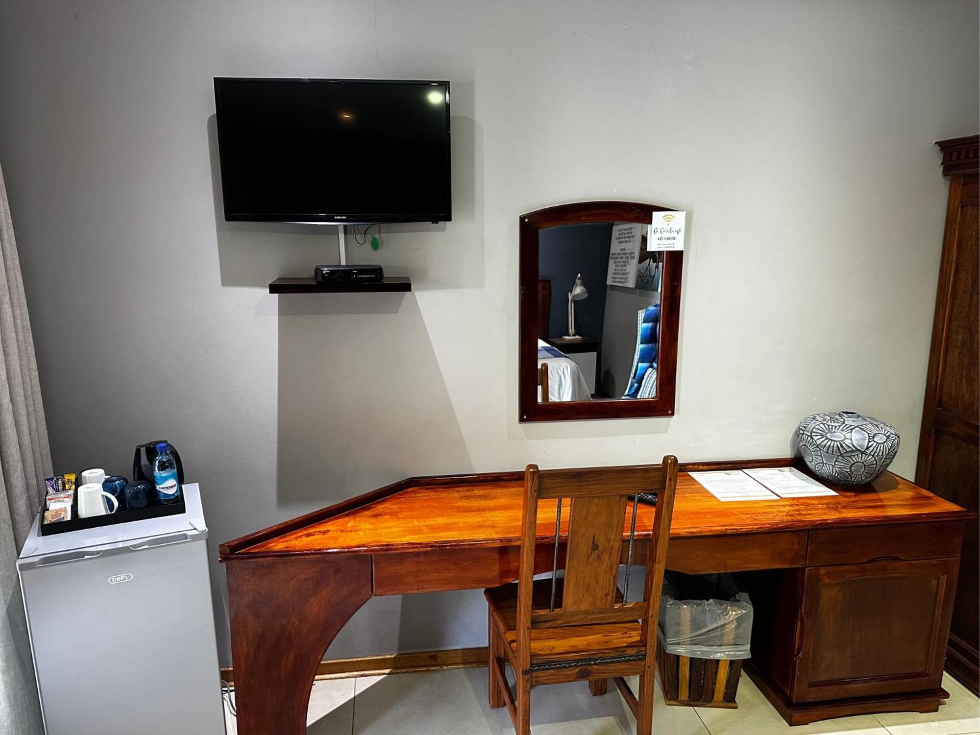 Meyers Guesthouse Jwaneng Bagian luar foto