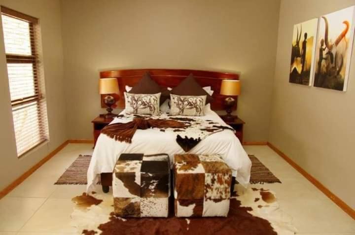 Meyers Guesthouse Jwaneng Bagian luar foto